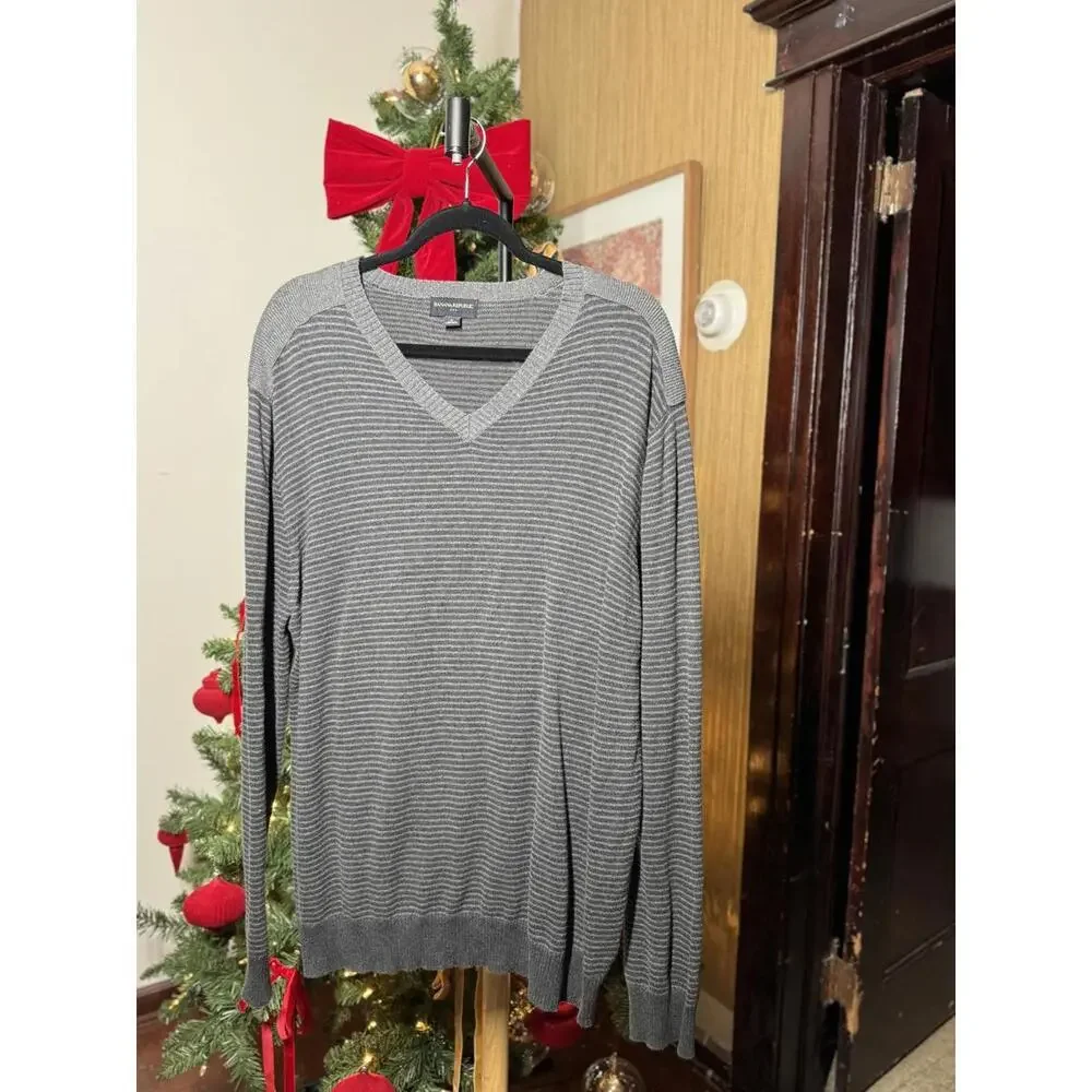 Banana Republic Men's Gray Striped V-Neck Sweater